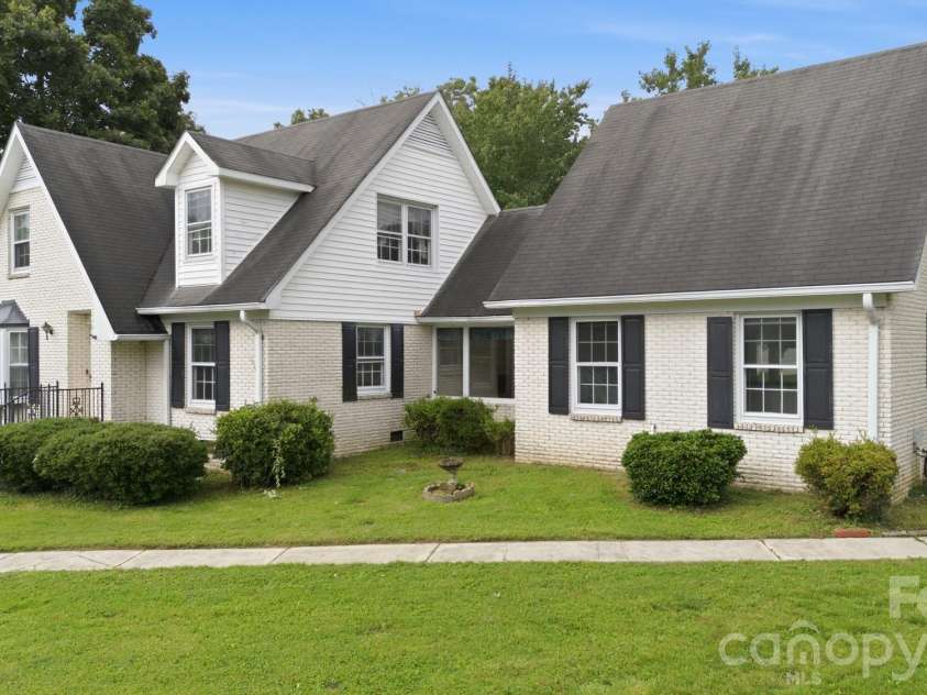 3343 Olde Creek Trail, Matthews, NC 28105.  MLS# CAR4389464, YatesRealty ID 29632. 