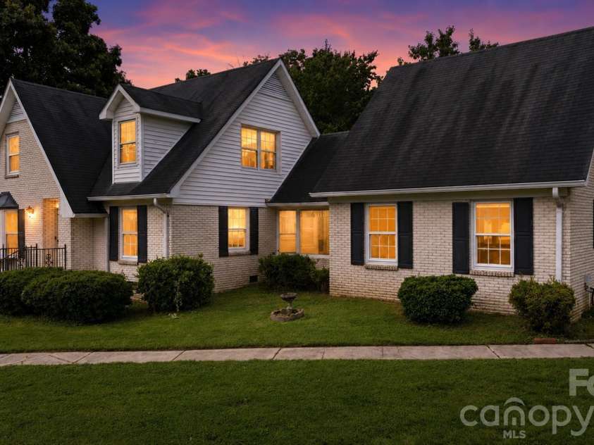 3343 Olde Creek Trail, Matthews, NC 28105.  MLS# CAR4389464, YatesRealty ID 29632. 