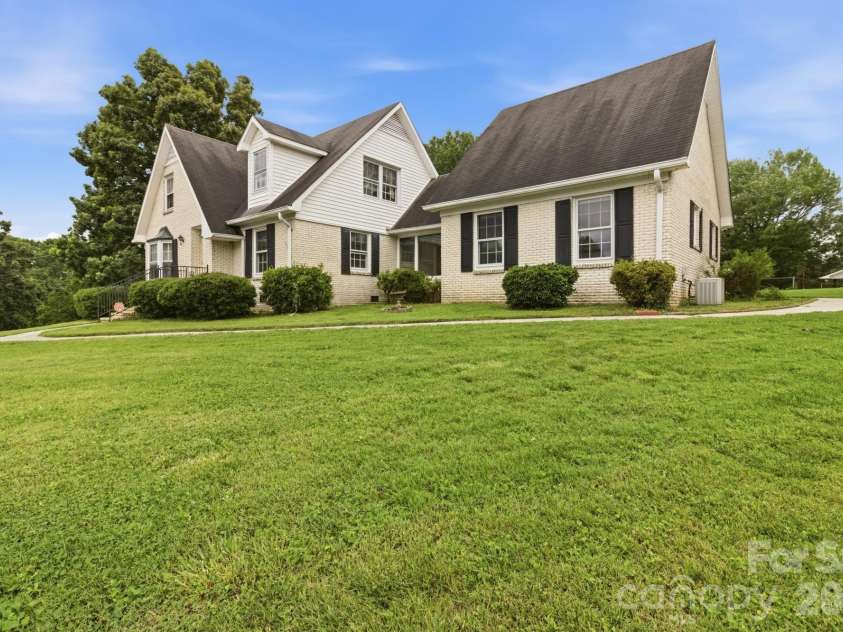 3343 Olde Creek Trail, Matthews, NC 28105.  MLS# CAR4389464, YatesRealty ID 29632. 