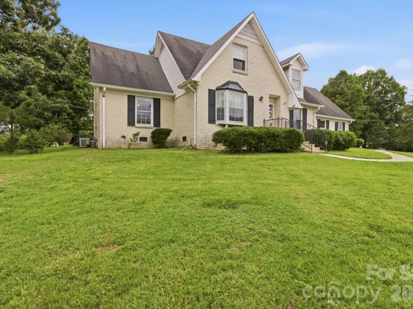 3343 Olde Creek Trail, Matthews, NC 28105.  MLS# CAR4389464, YatesRealty ID 29632. 