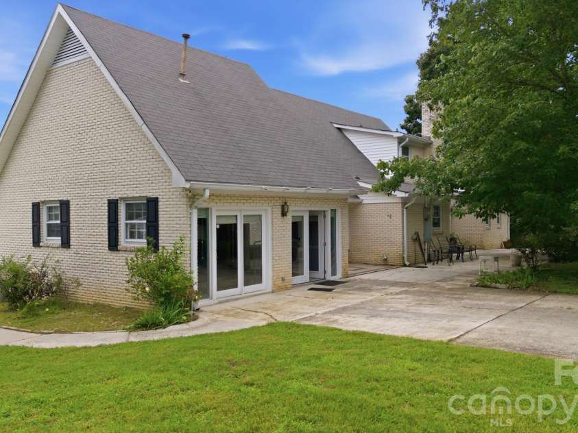3343 Olde Creek Trail, Matthews, NC 28105.  MLS# CAR4389464, YatesRealty ID 29632. 