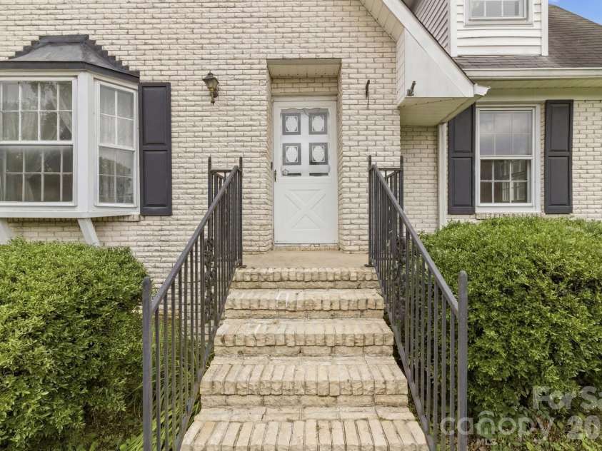 3343 Olde Creek Trail, Matthews, NC 28105.  MLS# CAR4389464, YatesRealty ID 29632. 