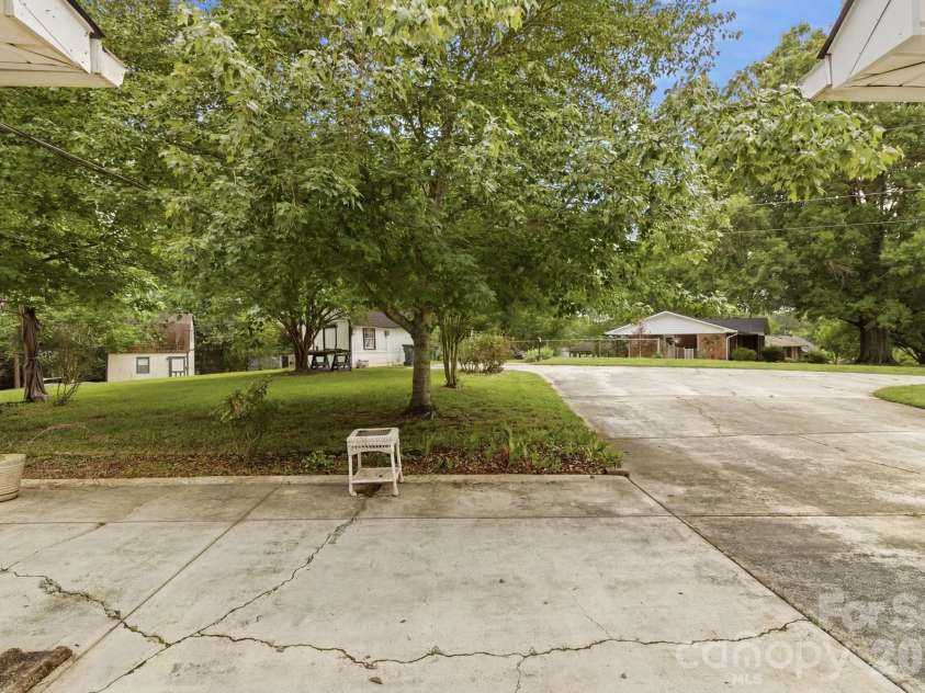 3343 Olde Creek Trail, Matthews, NC 28105.  MLS# CAR4389464, YatesRealty ID 29632. 