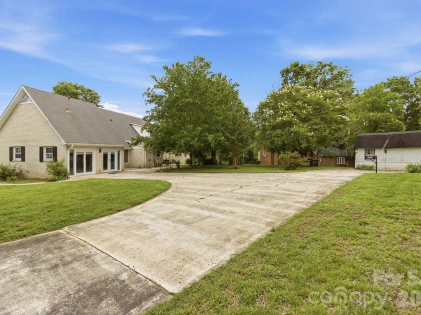 3343 Olde Creek Trail, Matthews, NC 28105.  MLS# CAR4389464, YatesRealty ID 29632. 