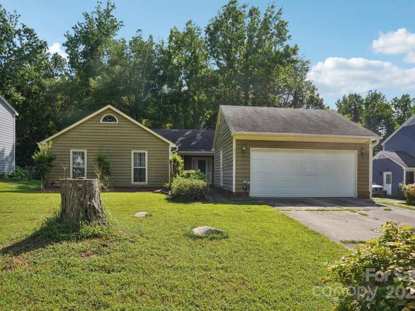5531 Doverstone Court, Charlotte, NC 28208.  MLS# CAR4282896, YatesRealty ID 29635. 