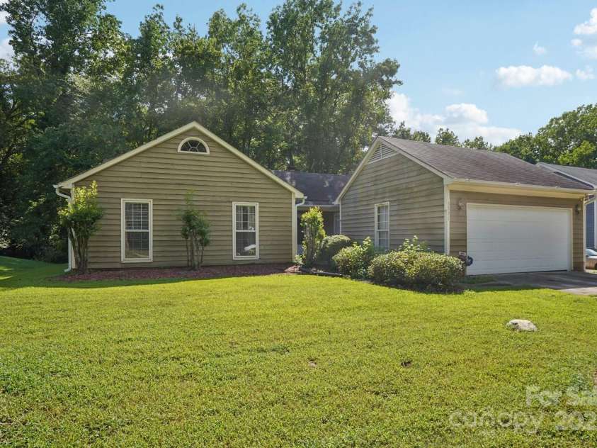 5531 Doverstone Court, Charlotte, NC 28208.  MLS# CAR4282896, YatesRealty ID 29635. 