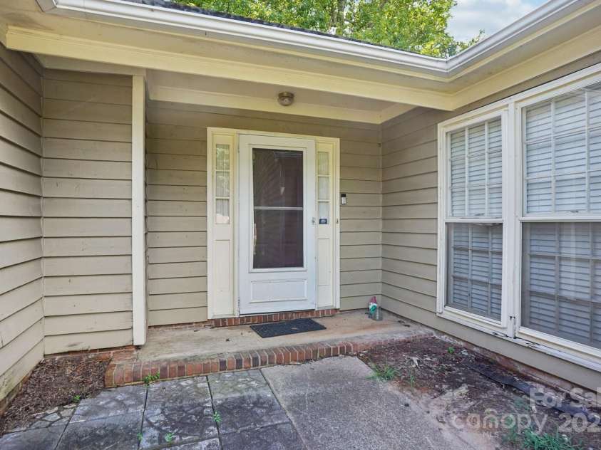 5531 Doverstone Court, Charlotte, NC 28208.  MLS# CAR4282896, YatesRealty ID 29635. 