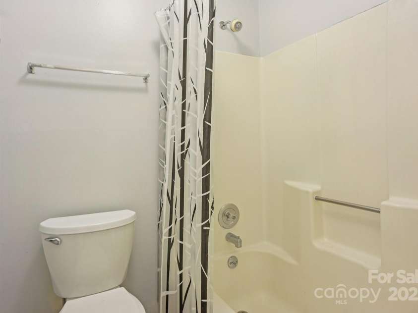 5531 Doverstone Court, Charlotte, NC 28208.  MLS# CAR4282896, YatesRealty ID 29635. 