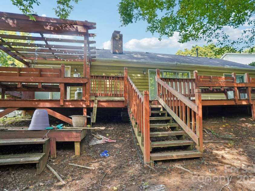 5531 Doverstone Court, Charlotte, NC 28208.  MLS# CAR4282896, YatesRealty ID 29635. 