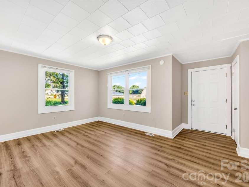 3635 2nd Avenue, Hickory, NC 28602.  MLS# CAR4388752, YatesRealty ID 29636. 