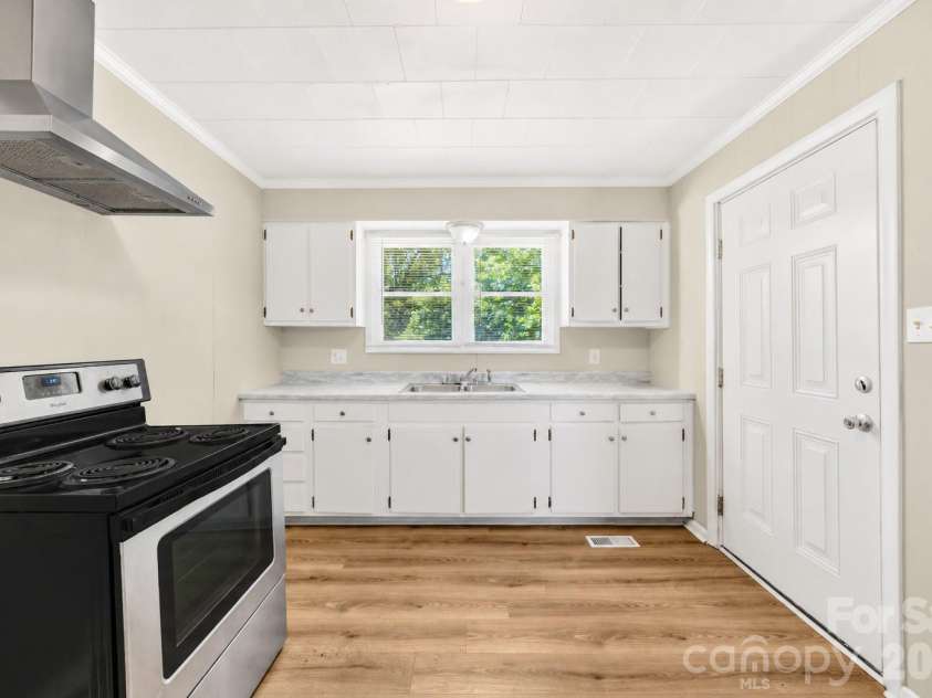 3635 2nd Avenue, Hickory, NC 28602.  MLS# CAR4388752, YatesRealty ID 29636. 