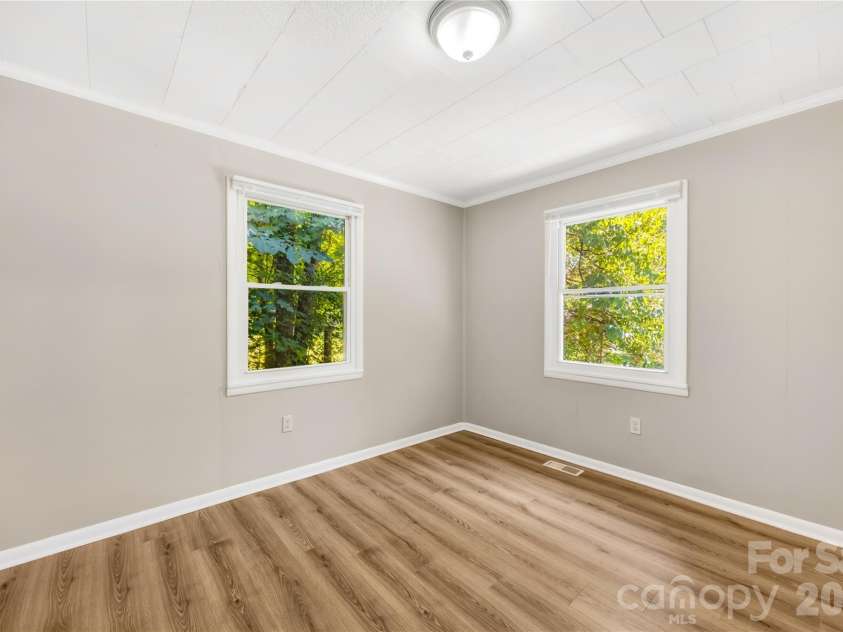 3635 2nd Avenue, Hickory, NC 28602.  MLS# CAR4388752, YatesRealty ID 29636. 