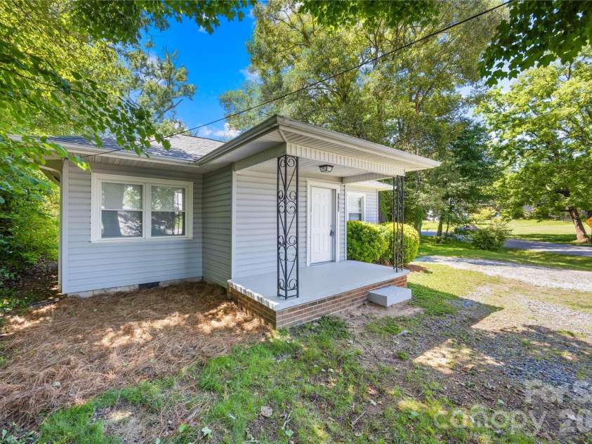 3635 2nd Avenue, Hickory, NC 28602.  MLS# CAR4388752, YatesRealty ID 29636. 