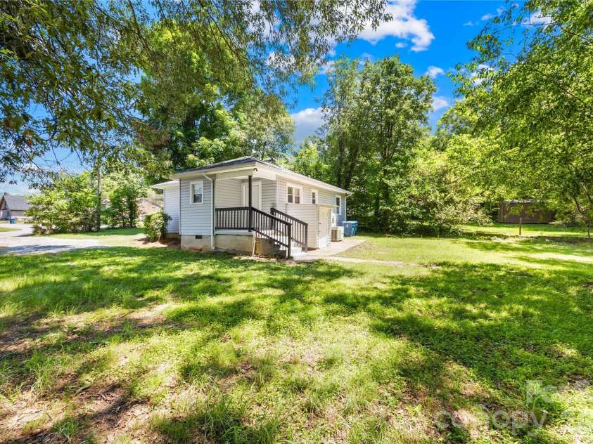 3635 2nd Avenue, Hickory, NC 28602.  MLS# CAR4388752, YatesRealty ID 29636. 