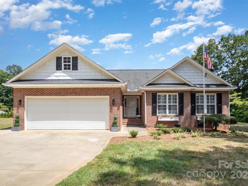 520 Rhodes Avenue, Kings Mountain, NC 28086.  MLS# CAR4287699, YatesRealty ID 29637. 