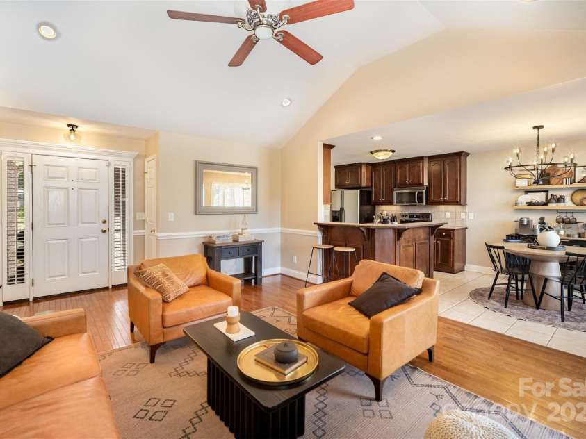 520 Rhodes Avenue, Kings Mountain, NC 28086.  MLS# CAR4287699, YatesRealty ID 29637. 