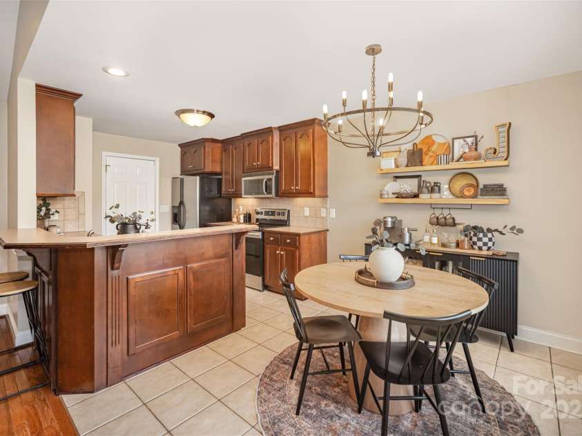 520 Rhodes Avenue, Kings Mountain, NC 28086.  MLS# CAR4287699, YatesRealty ID 29637. 