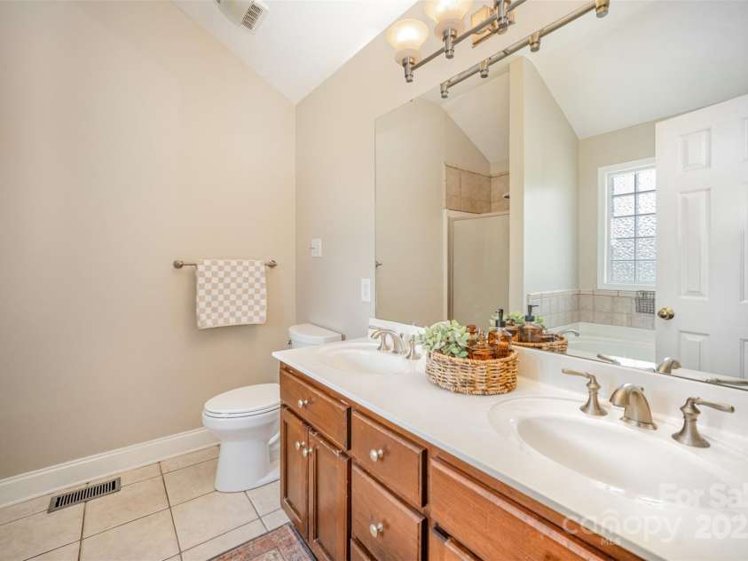 520 Rhodes Avenue, Kings Mountain, NC 28086.  MLS# CAR4287699, YatesRealty ID 29637. 