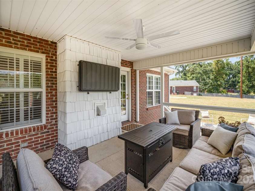 520 Rhodes Avenue, Kings Mountain, NC 28086.  MLS# CAR4287699, YatesRealty ID 29637. 