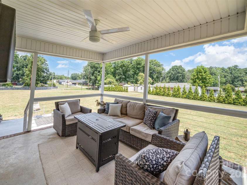 520 Rhodes Avenue, Kings Mountain, NC 28086.  MLS# CAR4287699, YatesRealty ID 29637. 