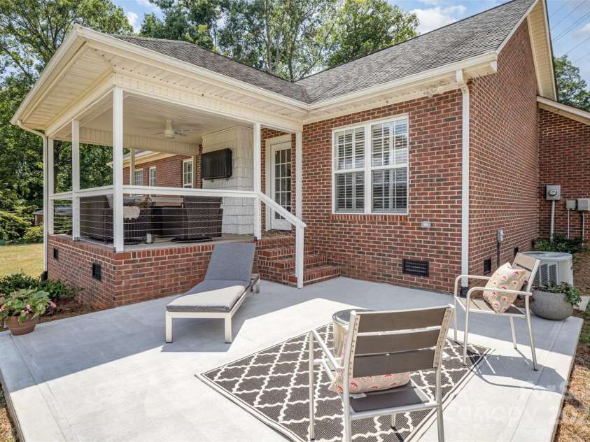 520 Rhodes Avenue, Kings Mountain, NC 28086.  MLS# CAR4287699, YatesRealty ID 29637. 