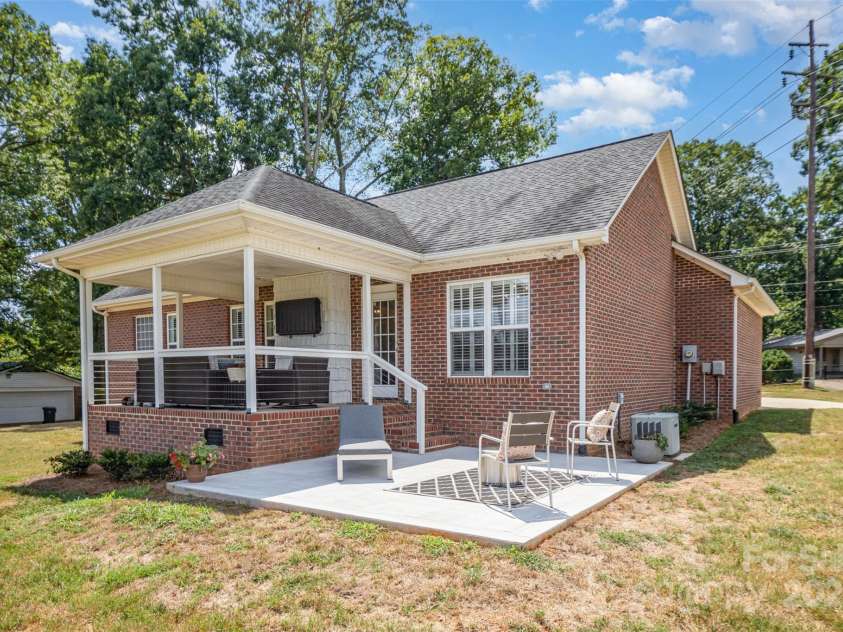 520 Rhodes Avenue, Kings Mountain, NC 28086.  MLS# CAR4287699, YatesRealty ID 29637. 