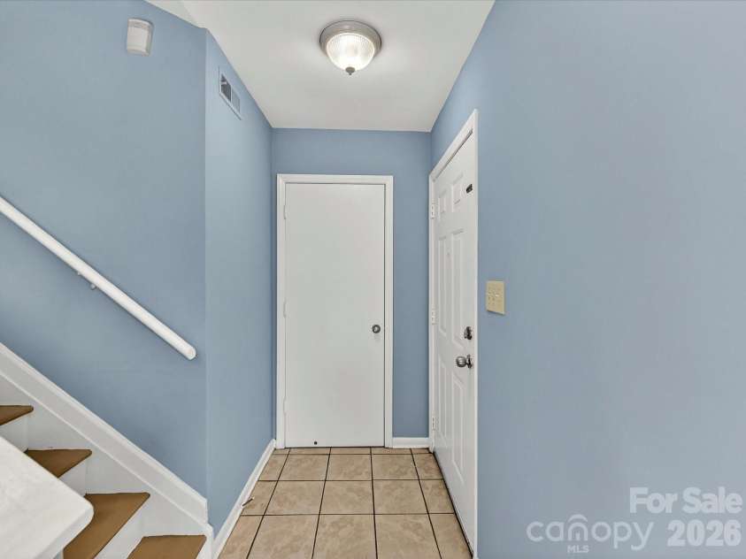 7924 Shady Oak Trail, Charlotte, NC 28210.  MLS# CAR4384519, YatesRealty ID 29637. Entry