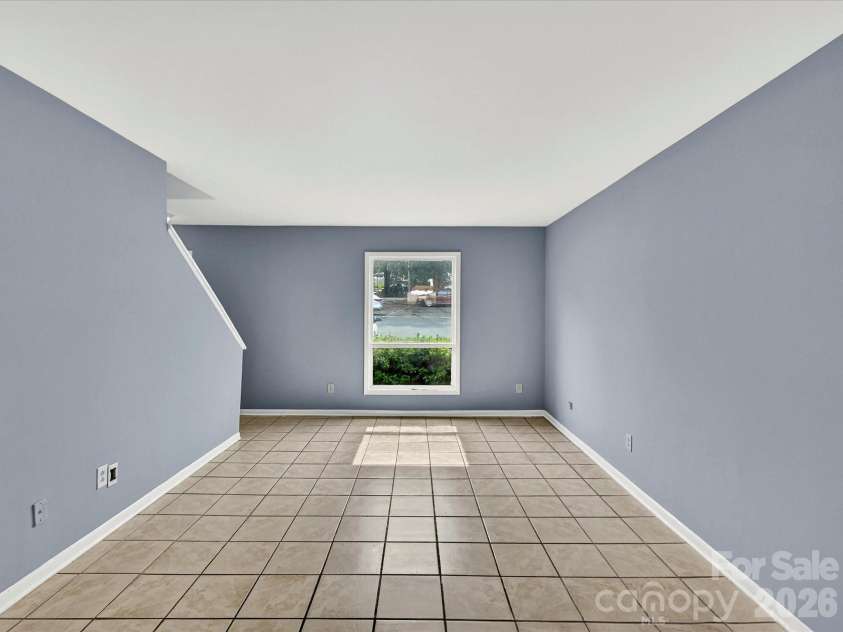 7924 Shady Oak Trail, Charlotte, NC 28210.  MLS# CAR4384519, YatesRealty ID 29637. Living Room
