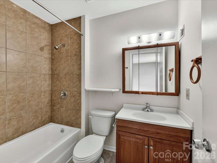 7924 Shady Oak Trail, Charlotte, NC 28210.  MLS# CAR4384519, YatesRealty ID 29637. Primary bathroom