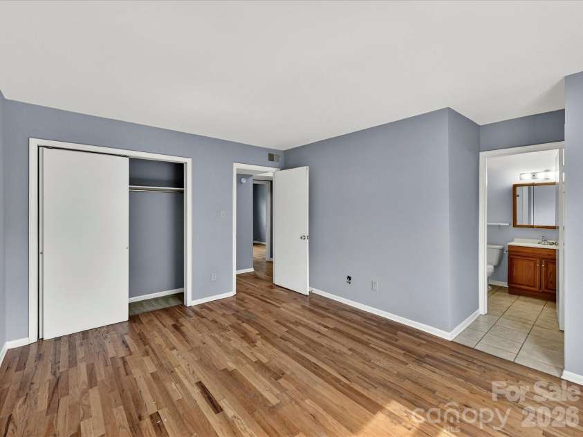 7924 Shady Oak Trail, Charlotte, NC 28210.  MLS# CAR4384519, YatesRealty ID 29637. Primary bedroom