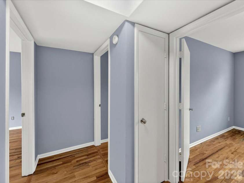 7924 Shady Oak Trail, Charlotte, NC 28210.  MLS# CAR4384519, YatesRealty ID 29637. Upstairs landing