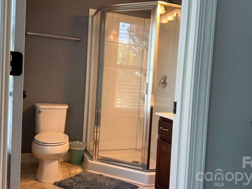 117 Fielding Street, Mount Holly, NC 28120.  MLS# CAR4390438, YatesRealty ID 29638. 3rd En-Suite Bathroom