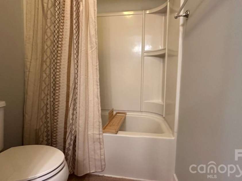 117 Fielding Street, Mount Holly, NC 28120.  MLS# CAR4390438, YatesRealty ID 29638. Upstairs Bathroom