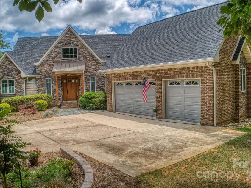 950 Sierra Trace Road, Denton, NC 27239.  MLS# CAR4286961, YatesRealty ID 29639. 