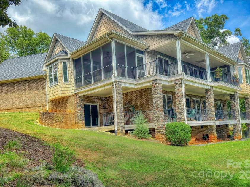 950 Sierra Trace Road, Denton, NC 27239.  MLS# CAR4286961, YatesRealty ID 29639. 