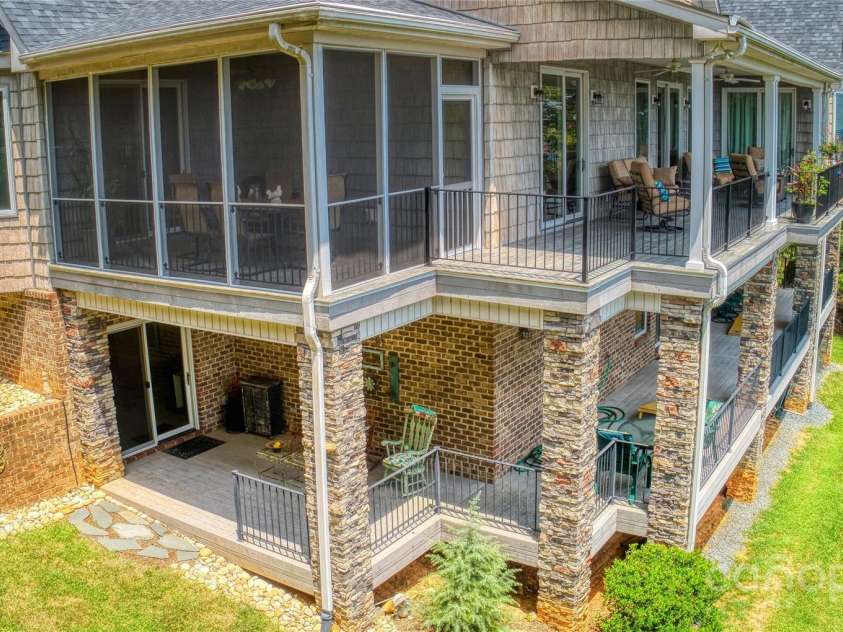 950 Sierra Trace Road, Denton, NC 27239.  MLS# CAR4286961, YatesRealty ID 29639. 