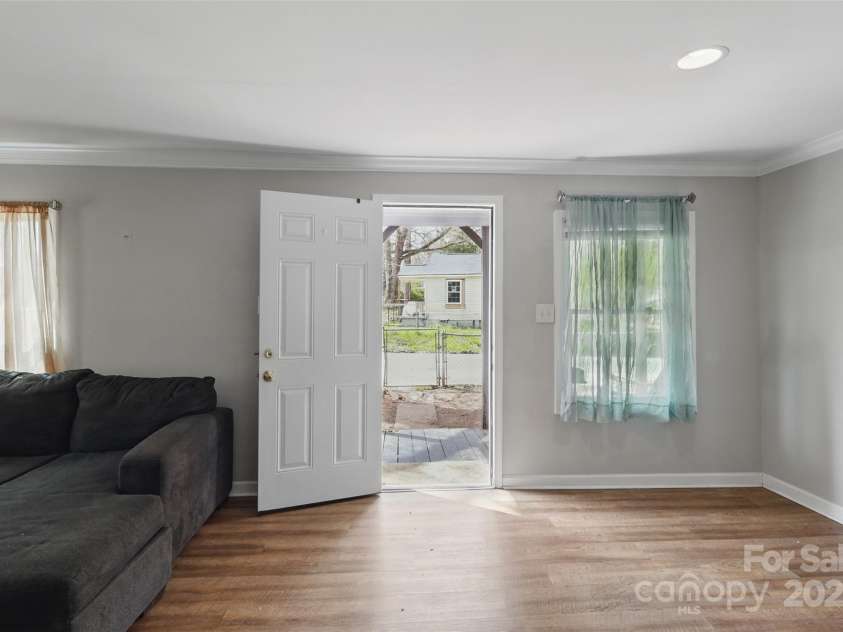 402 Boyd Street, Gastonia, NC 28052.  MLS# CAR4235578, YatesRealty ID 2964. 