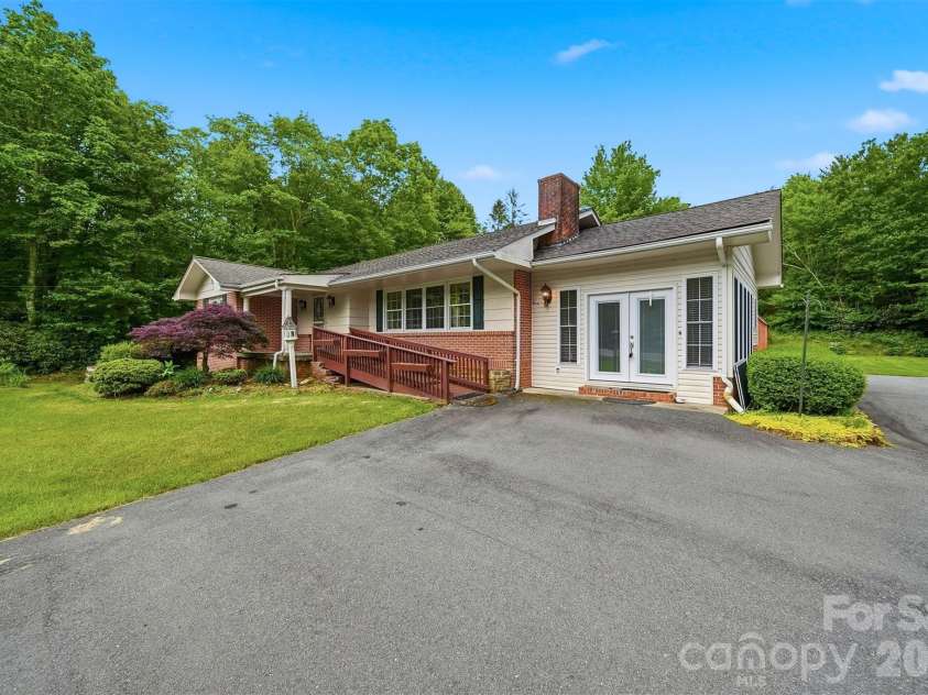 9121 NC 181 Highway, Newland, NC 28657.  MLS# CAR4389600, YatesRealty ID 29641. 