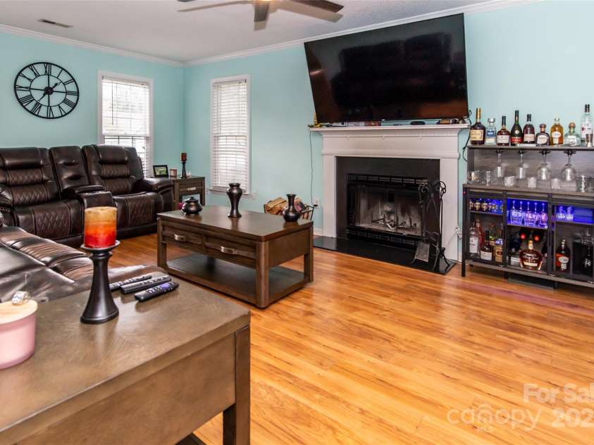 7427 Crestside Lane, Charlotte, NC 28227.  MLS# CAR4288080, YatesRealty ID 29642. 