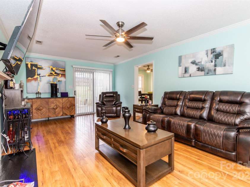 7427 Crestside Lane, Charlotte, NC 28227.  MLS# CAR4288080, YatesRealty ID 29642. 