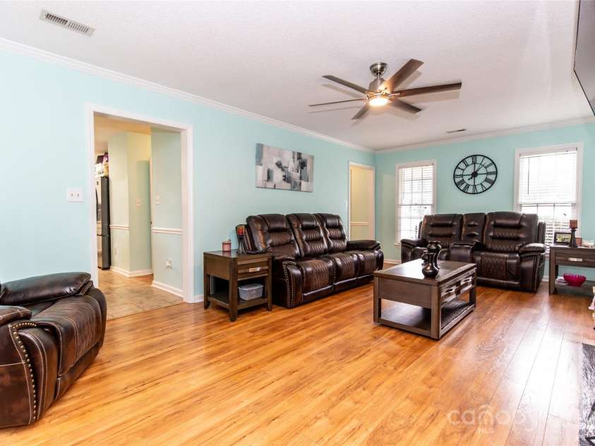 7427 Crestside Lane, Charlotte, NC 28227.  MLS# CAR4288080, YatesRealty ID 29642. 