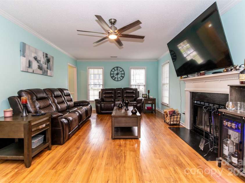 7427 Crestside Lane, Charlotte, NC 28227.  MLS# CAR4288080, YatesRealty ID 29642. 