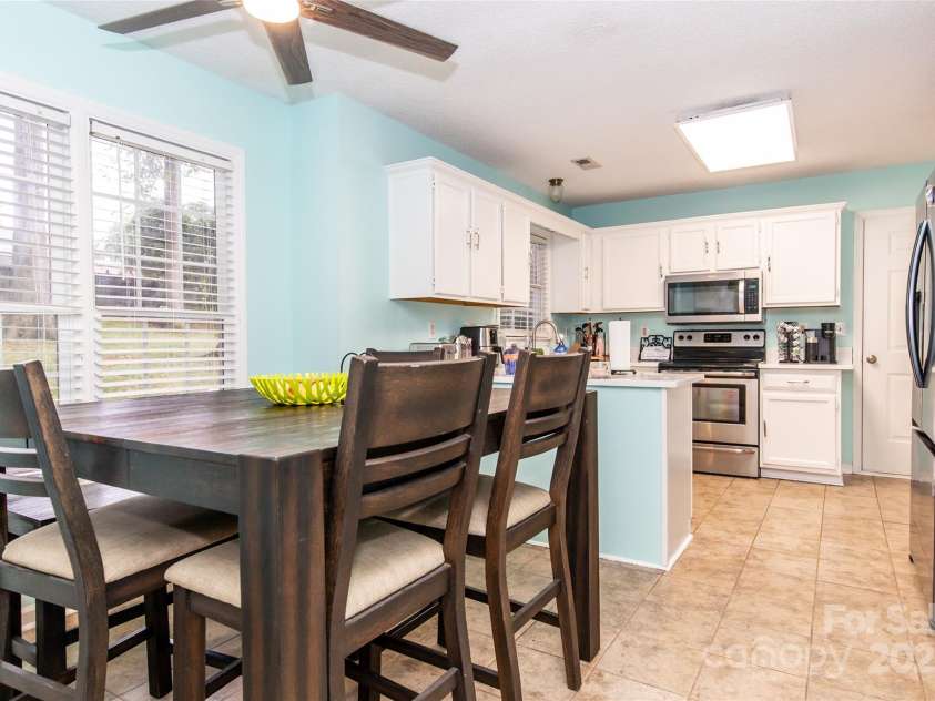 7427 Crestside Lane, Charlotte, NC 28227.  MLS# CAR4288080, YatesRealty ID 29642. 