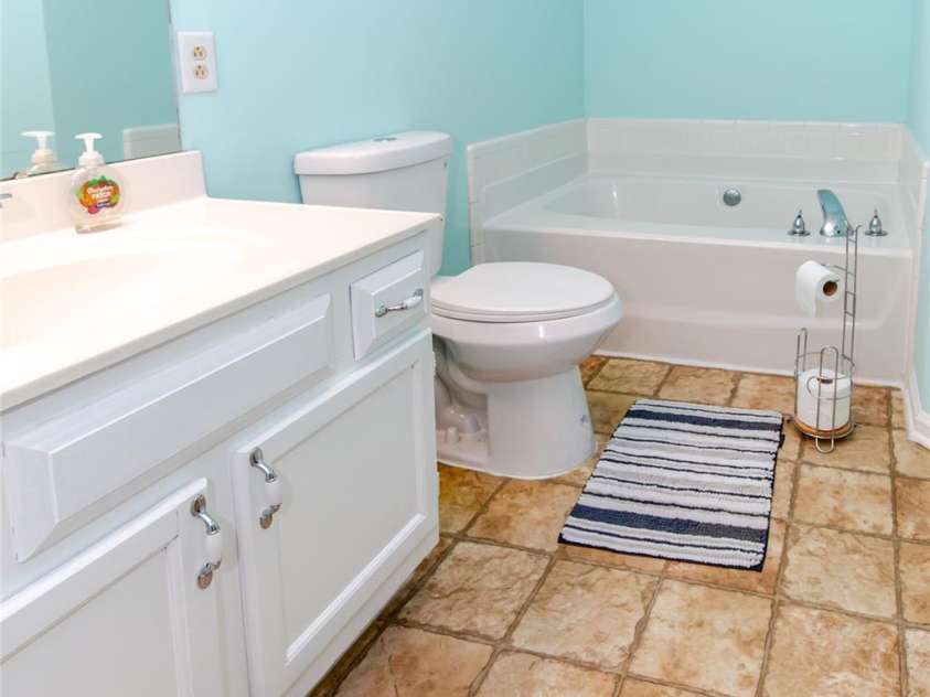 7427 Crestside Lane, Charlotte, NC 28227.  MLS# CAR4288080, YatesRealty ID 29642. 