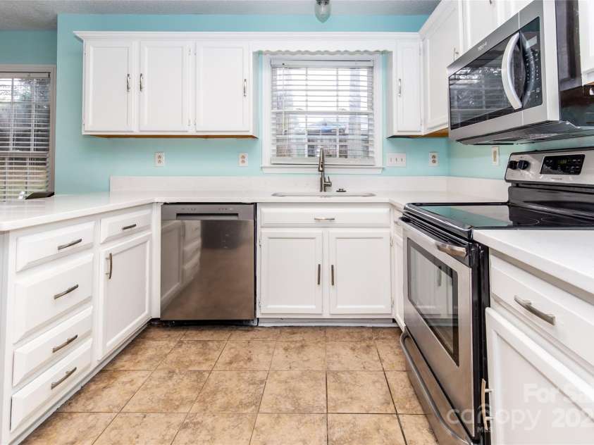 7427 Crestside Lane, Charlotte, NC 28227.  MLS# CAR4288080, YatesRealty ID 29642. 