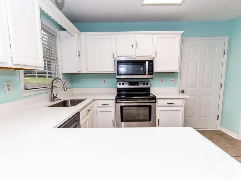 7427 Crestside Lane, Charlotte, NC 28227.  MLS# CAR4288080, YatesRealty ID 29642. 