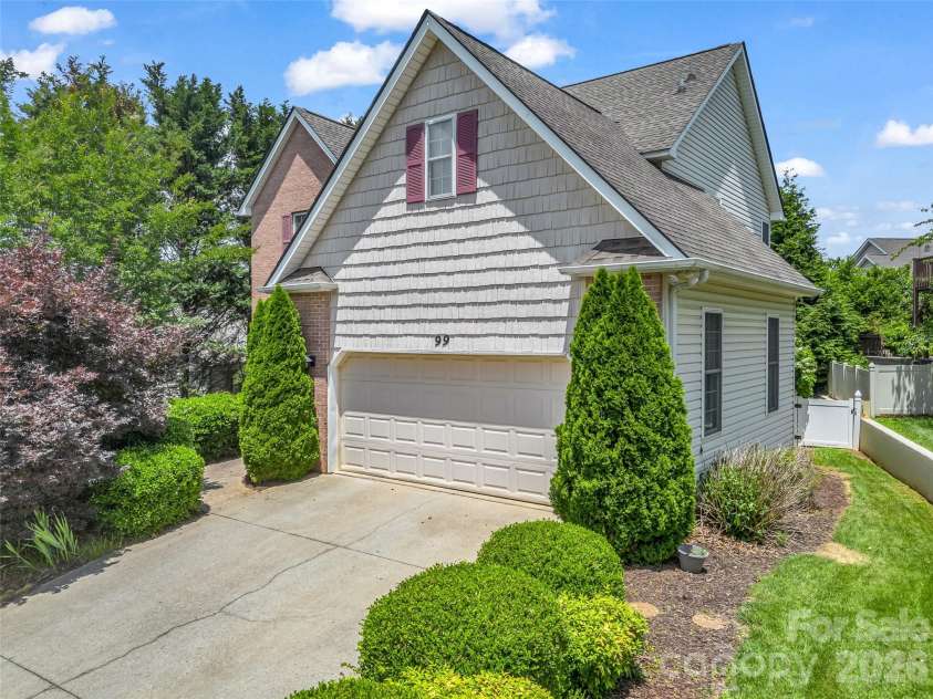 99 Driftstone Circle, Arden, NC 28704.  MLS# CAR4392391, YatesRealty ID 29642. 