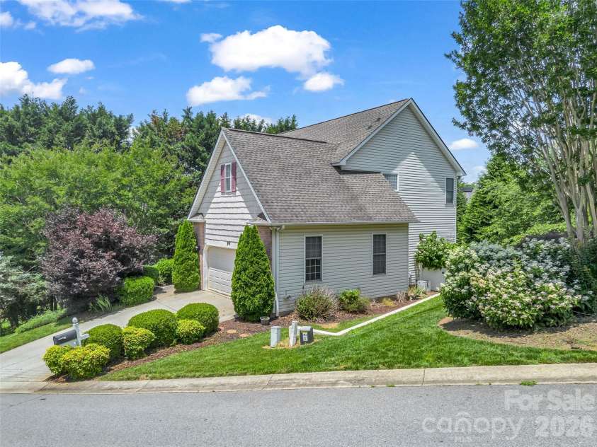 99 Driftstone Circle, Arden, NC 28704.  MLS# CAR4392391, YatesRealty ID 29642. 