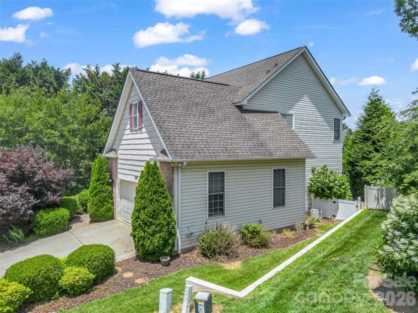 99 Driftstone Circle, Arden, NC 28704.  MLS# CAR4392391, YatesRealty ID 29642. 