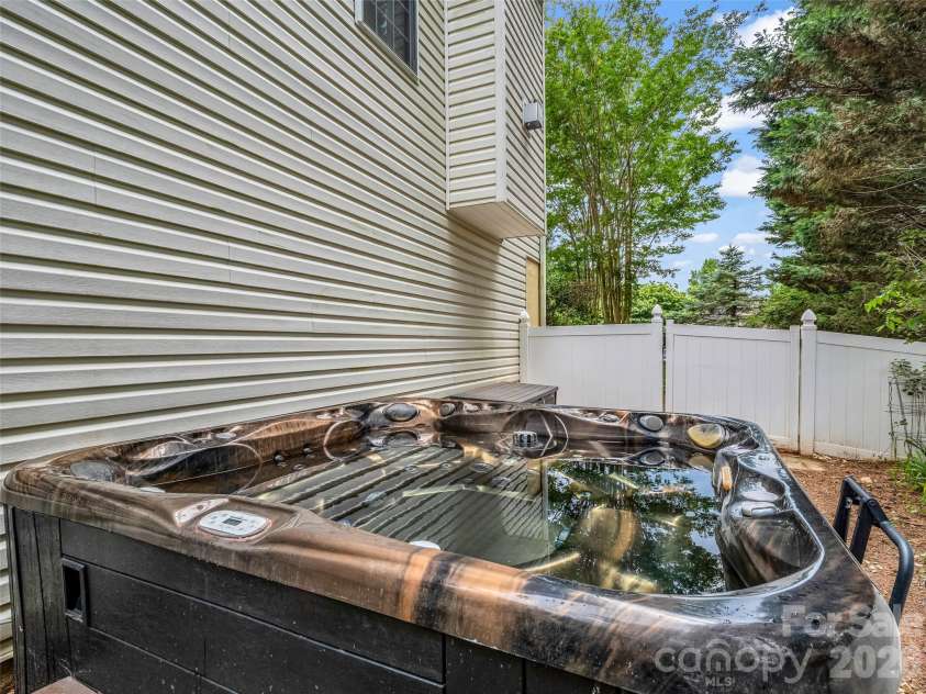 99 Driftstone Circle, Arden, NC 28704.  MLS# CAR4392391, YatesRealty ID 29642. 